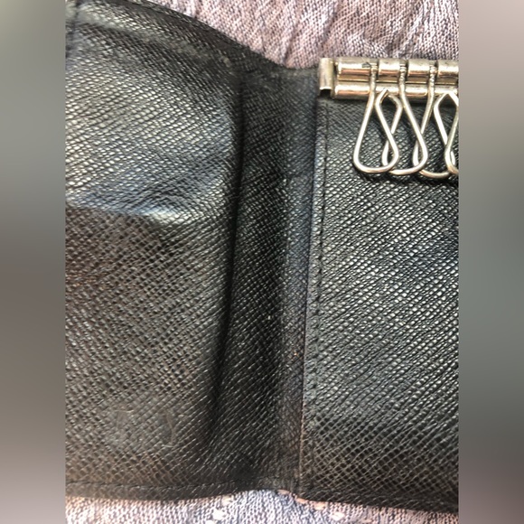 EUC Authentic Louis Vuitton Graphite Key Case - Picture 8 of 11